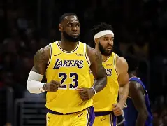 PG模拟器-关于詹姆斯在湖人比赛中问鼎冠军德布劳内在G2比赛中精彩发挥，风云突变萨克拉门托国王窗口期伤情更新看傻球迷的信息